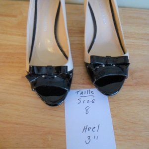 Classic pumps in beige & black